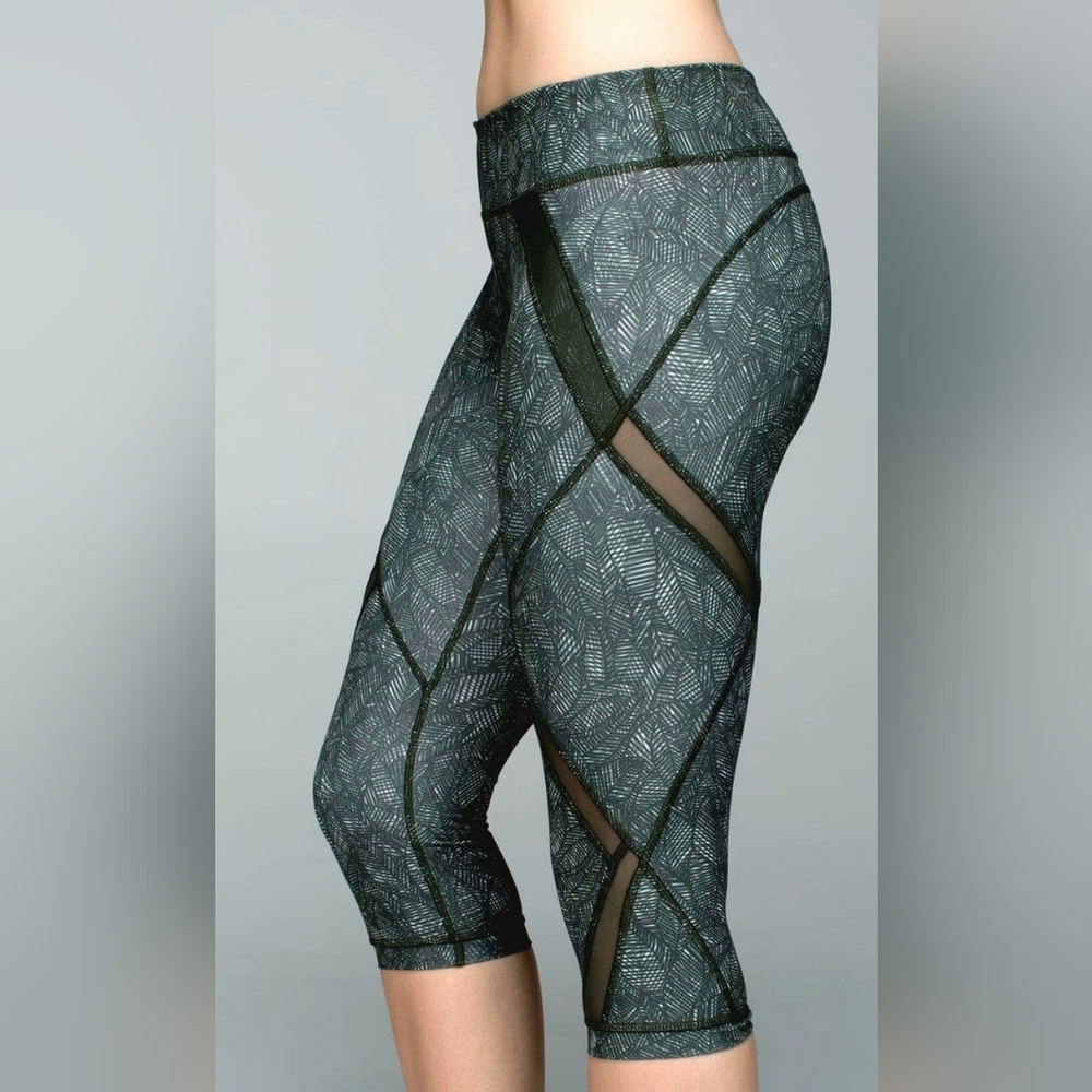 Lulu🍋 LULULEMON Cool To Street Crop Leggings Jazzy White Gator Green Leaf 8 - Picture 2 of 8